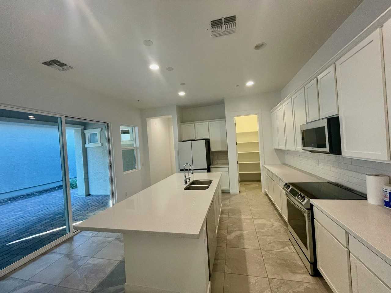 21062 West Sunrise Lane - Photo 6 of 42