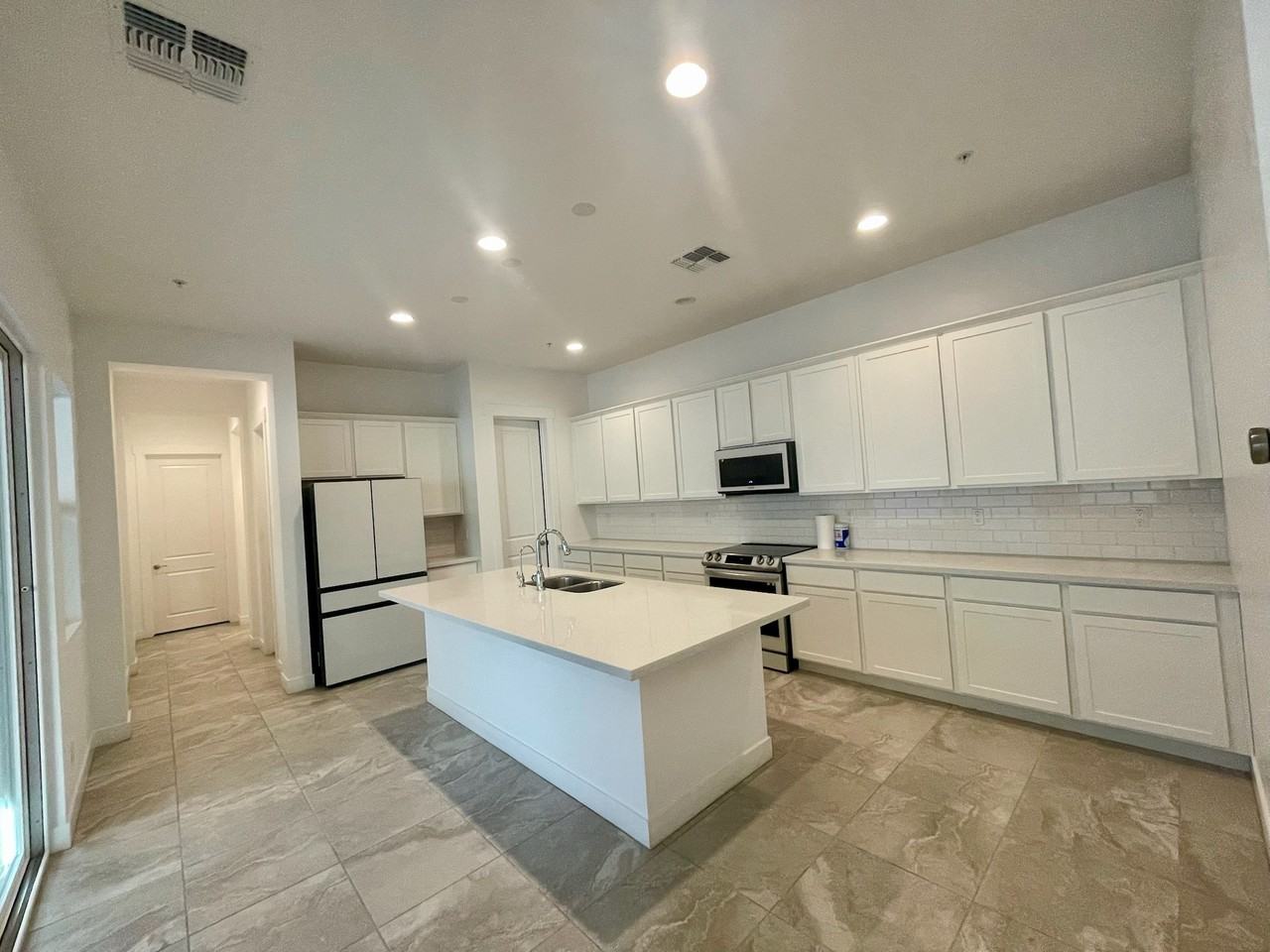 21062 West Sunrise Lane - Photo 7 of 42