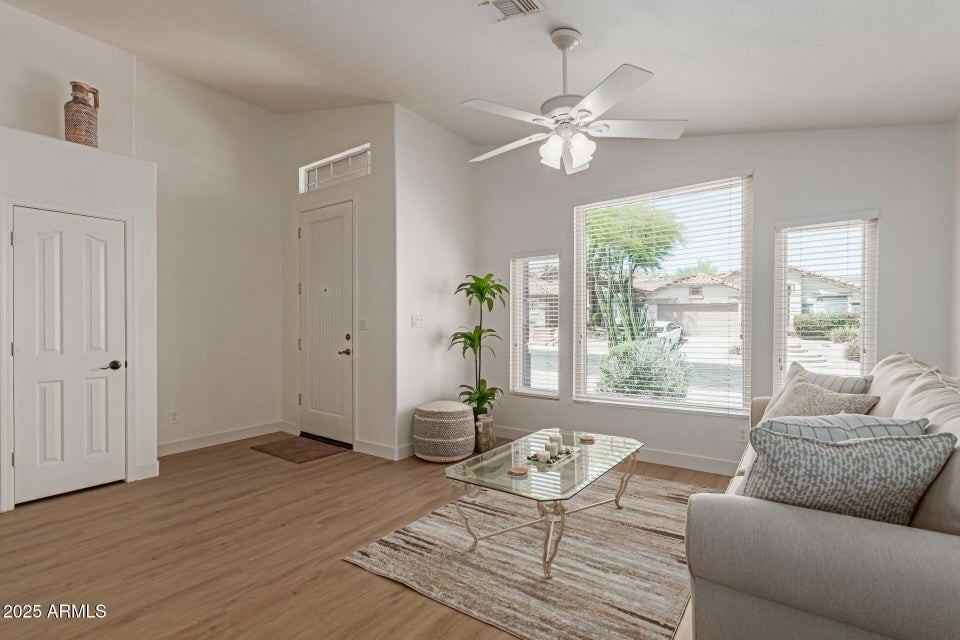 1033 E Mountain Vista Dr - Photo 2 of 20