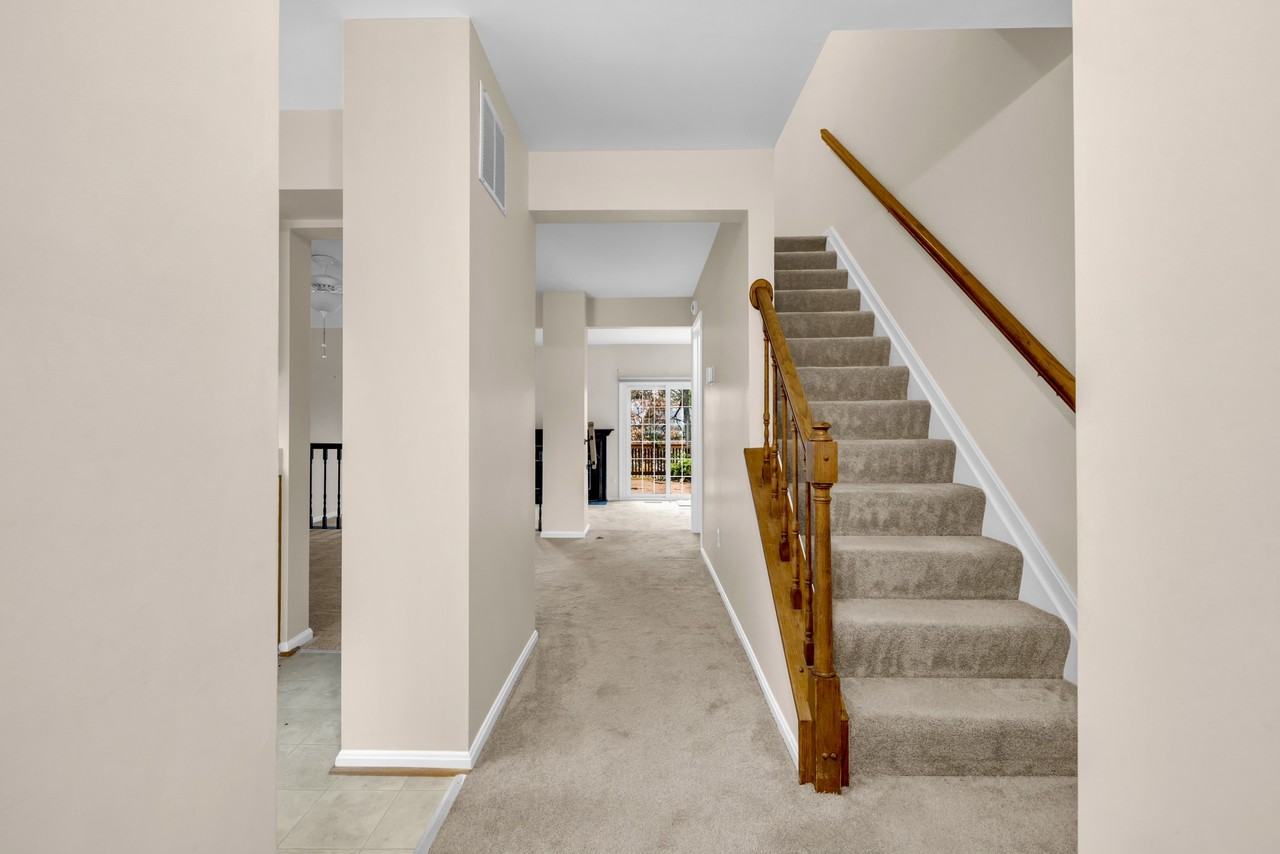 44 Robin Ridge Court - Photo 7 of 24