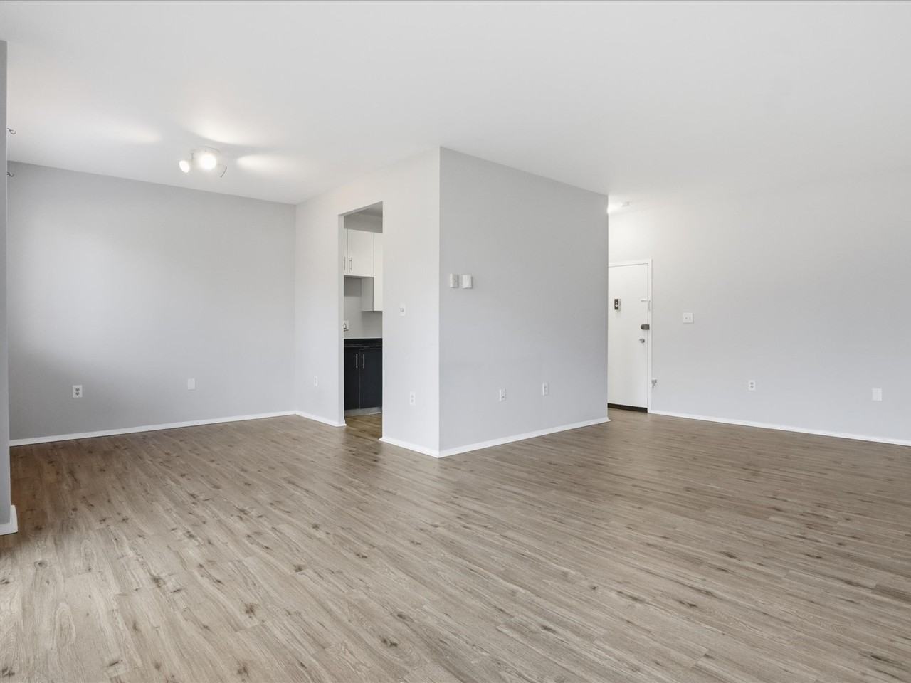 3245 Rio Dr #107 - Photo 5 of 32