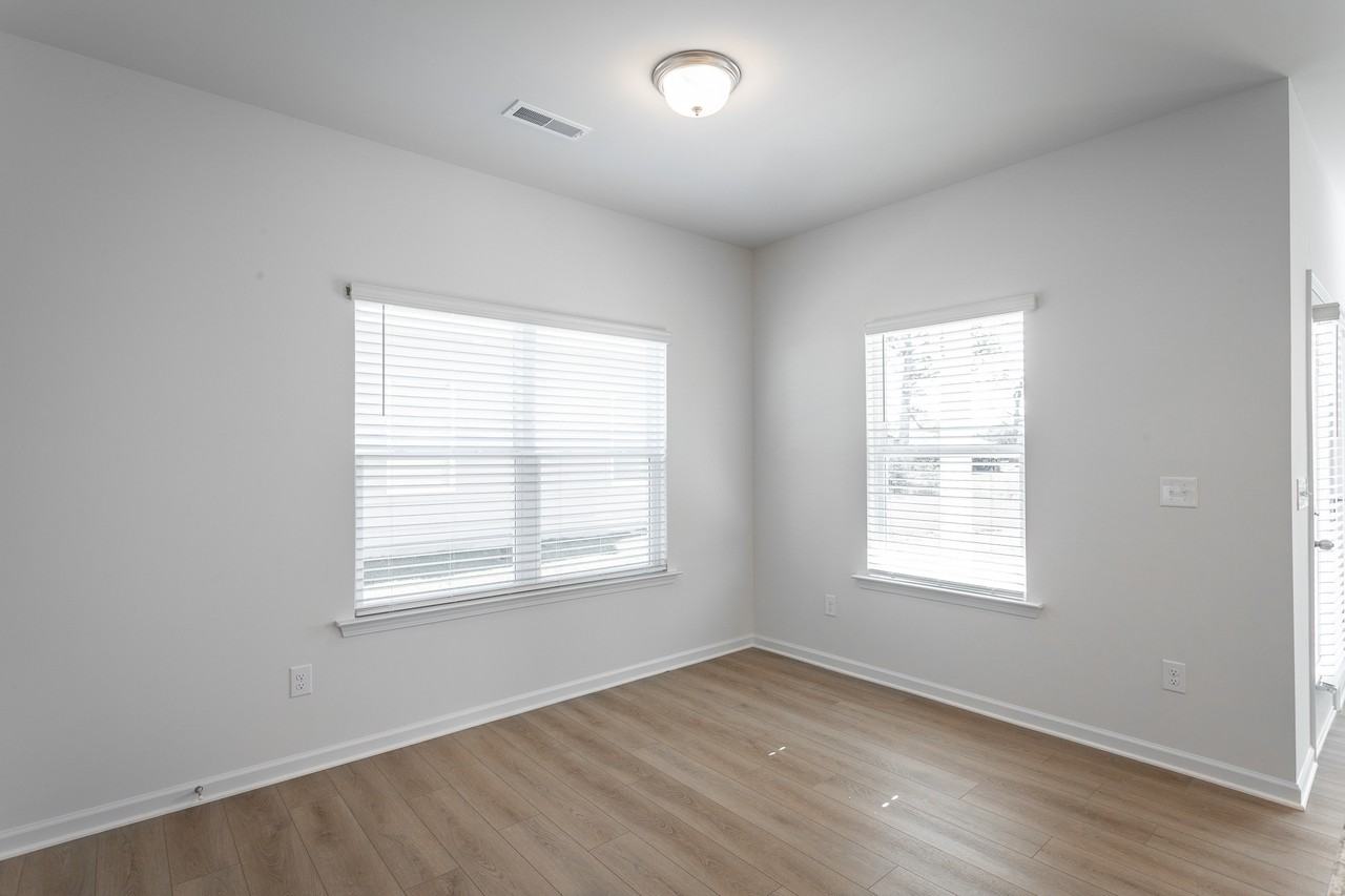 8836 Meadowvale Ct - Photo 7 of 50