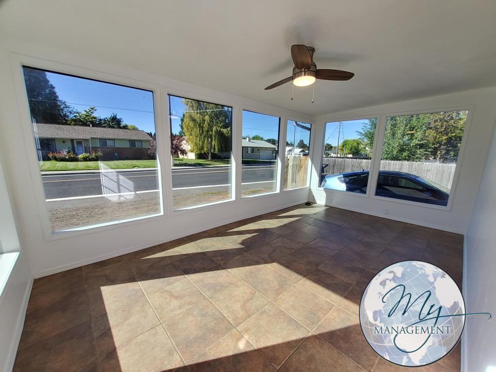 884 Sparks St N - Photo 3 of 35