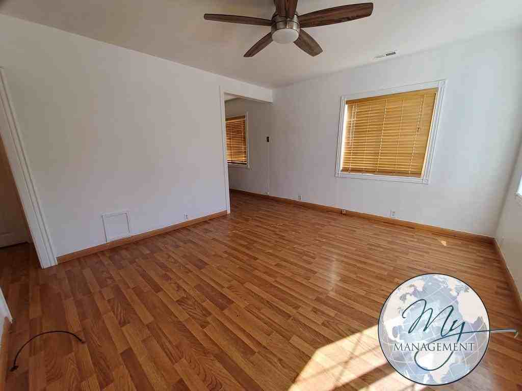 884 Sparks St N - Photo 6 of 35