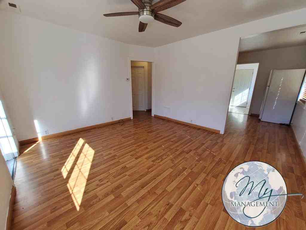 884 Sparks St N - Photo 7 of 35