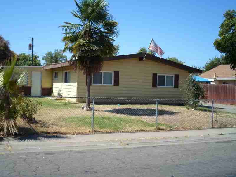 6445 Channing Dr - Photo 3 of 9