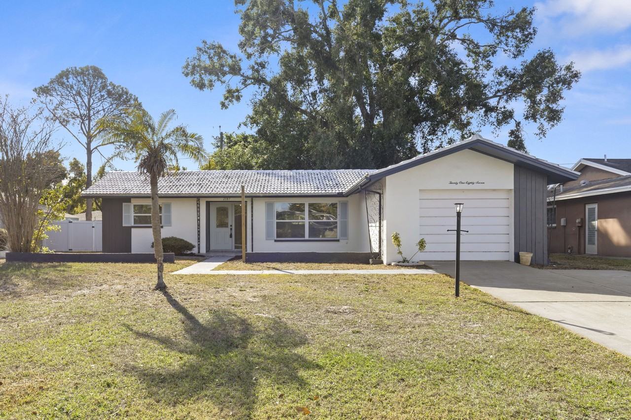 2187 Bramblewood Dr S - Photo 2 of 27