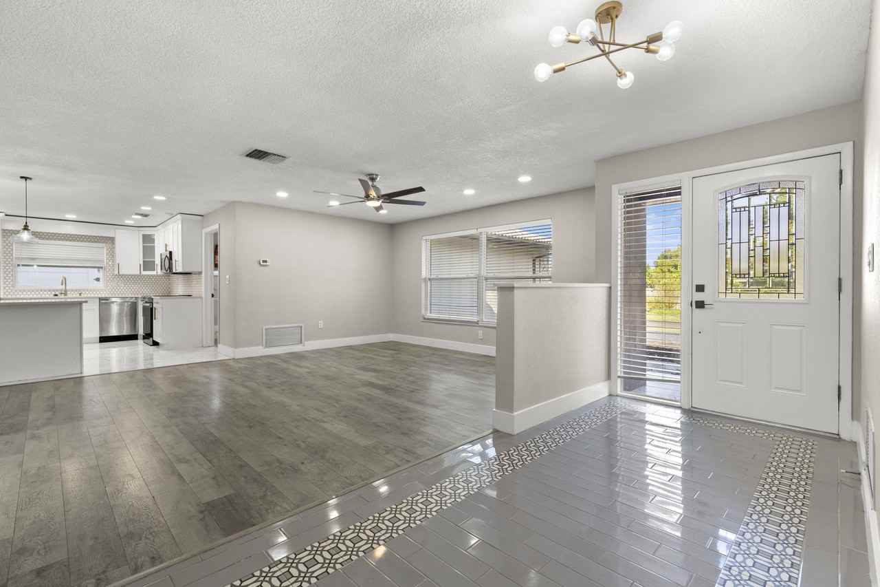 2187 Bramblewood Dr S - Photo 3 of 27