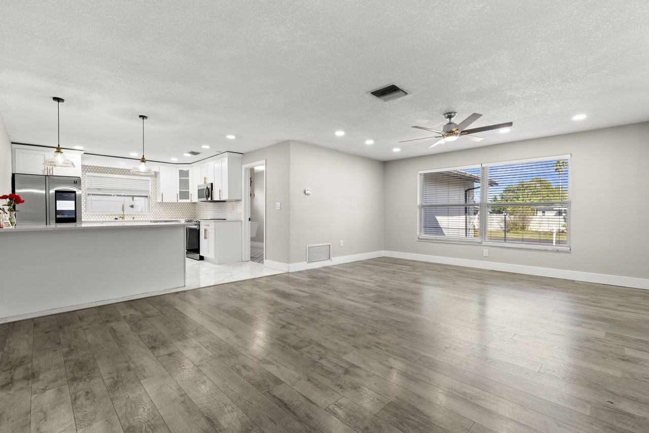 2187 Bramblewood Dr S - Photo 4 of 27