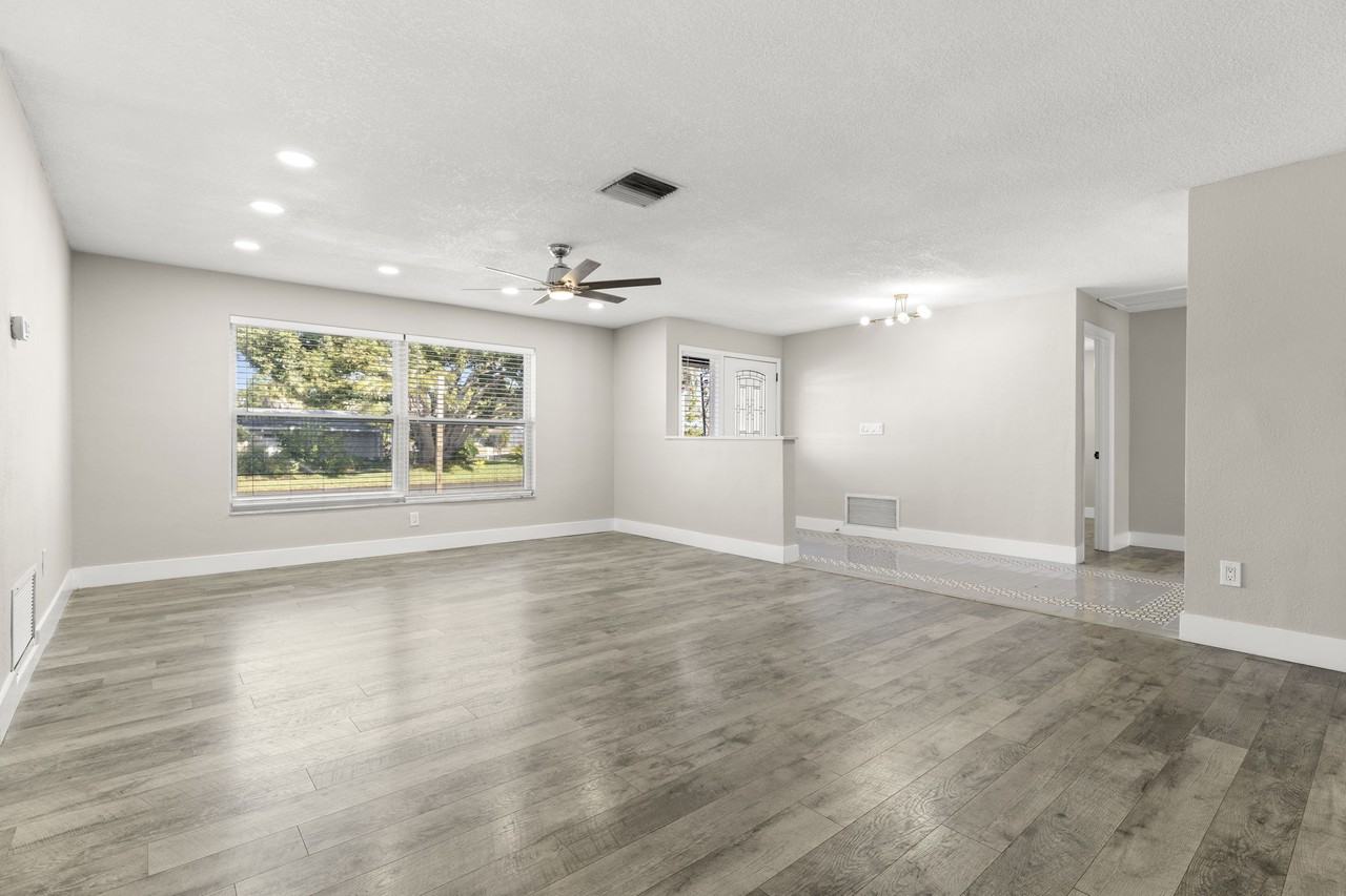 2187 Bramblewood Dr S - Photo 5 of 27