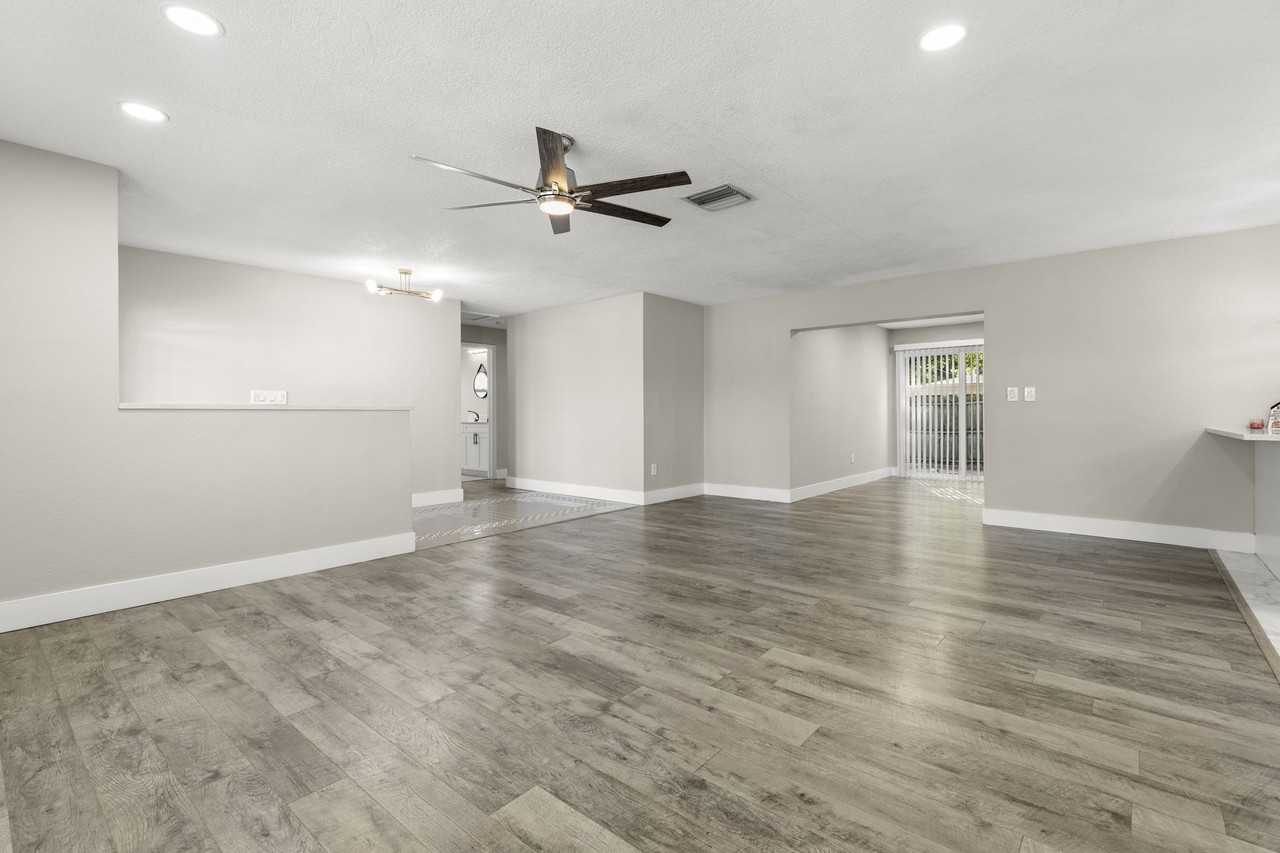 2187 Bramblewood Dr S - Photo 6 of 27