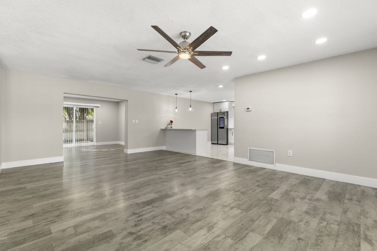 2187 Bramblewood Dr S - Photo 7 of 27