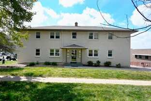 Square 131 - 4860 - 5 Plex - Photo 1 of 1