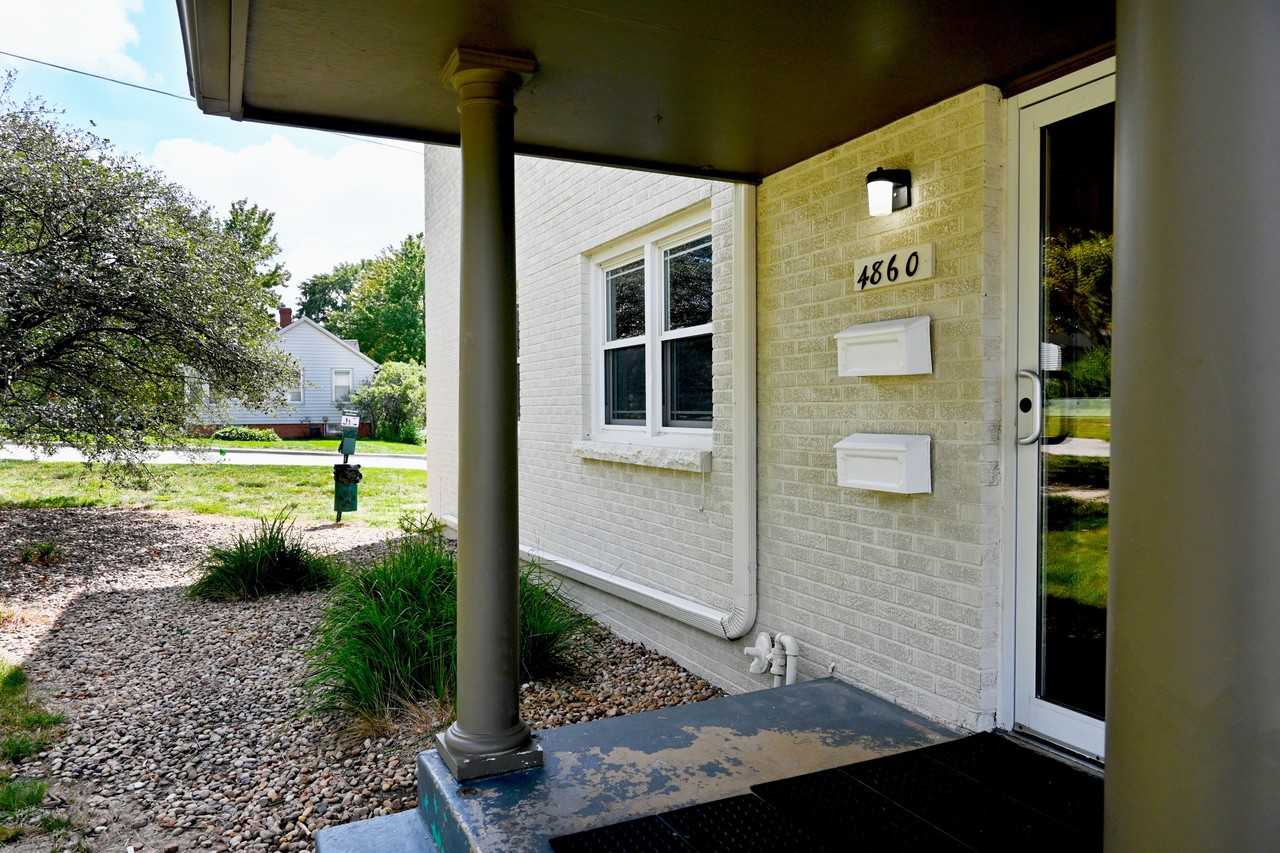 Square 131 - 4860 - 5 Plex - Photo 3 of 10