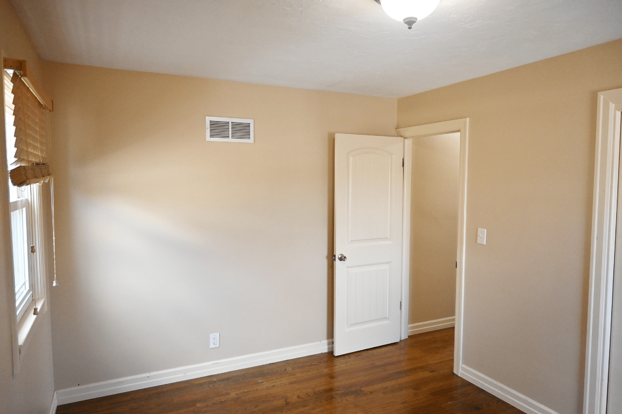 Square 131 - 4860 - 5 Plex - Photo 7 of 10