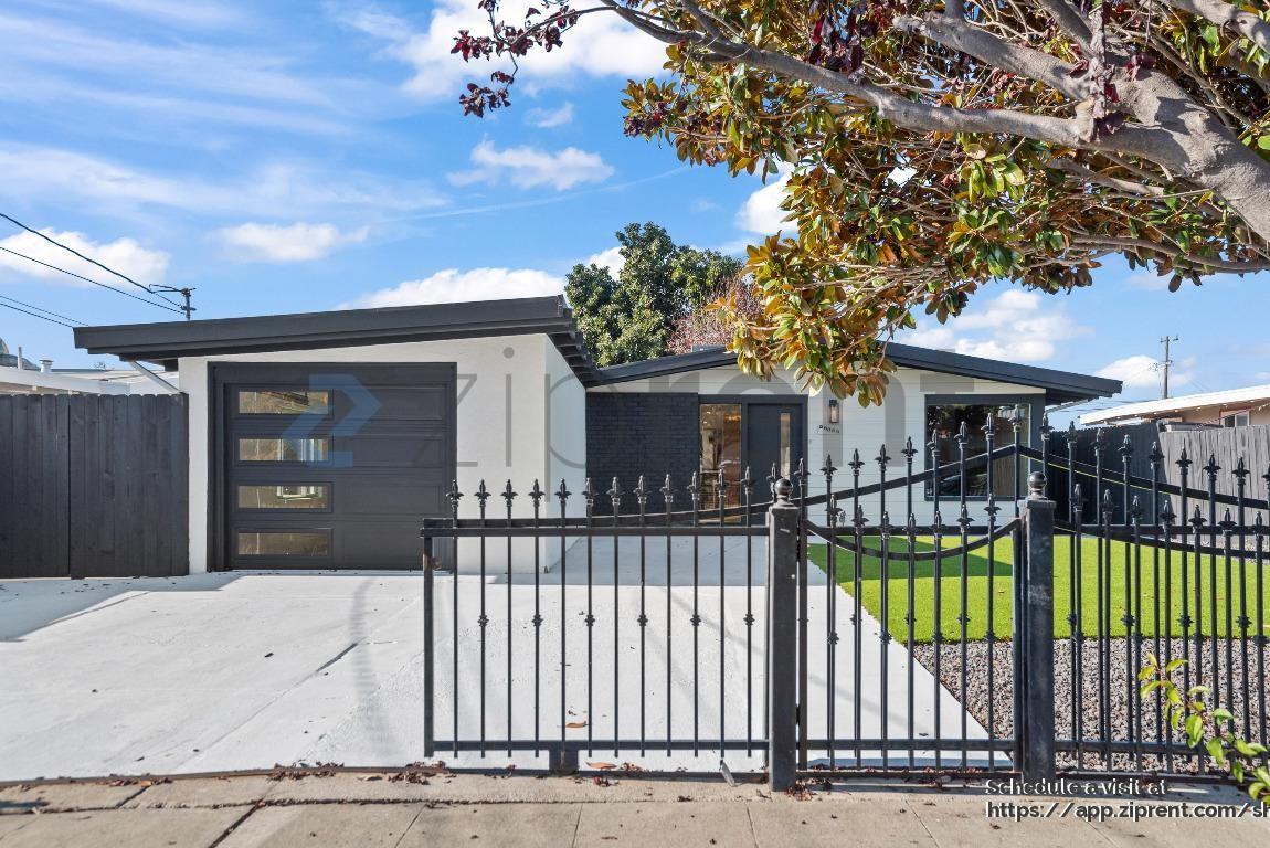 28023 Tampa Ave - Photo 2 of 32