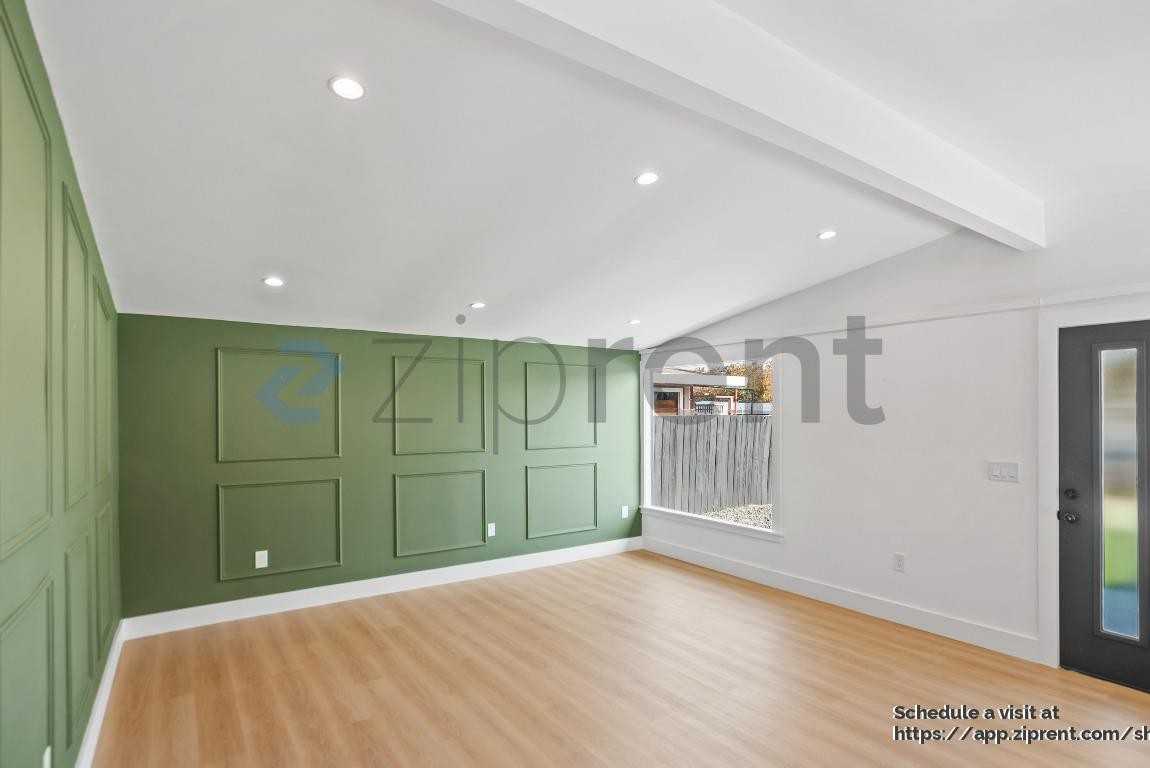 28023 Tampa Ave - Photo 7 of 32