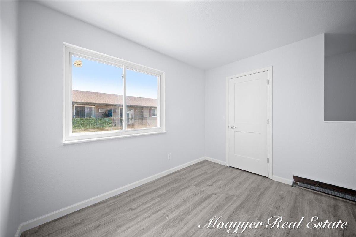 1041 Abbey Ct - Photo 2 of 10