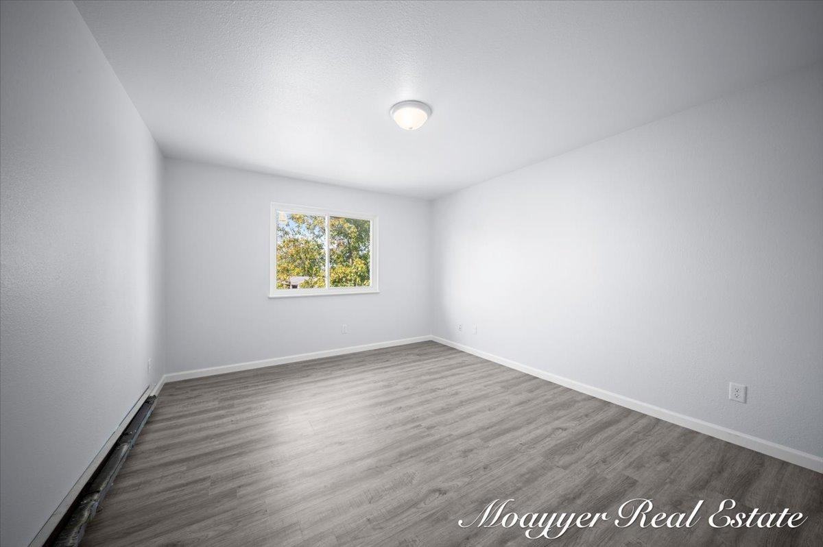 1041 Abbey Ct - Photo 3 of 10