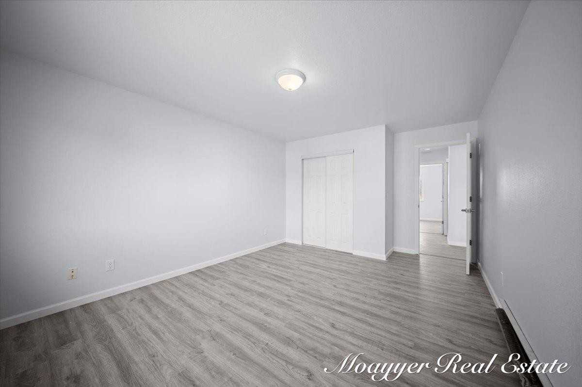 1041 Abbey Ct - Photo 4 of 10