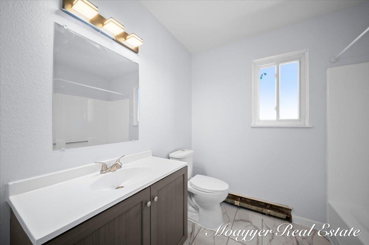 1041 Abbey Ct - Photo 7 of 10