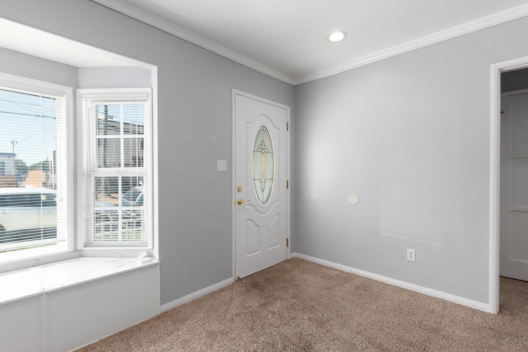 4804 Iroquois Ave - Photo 7 of 20