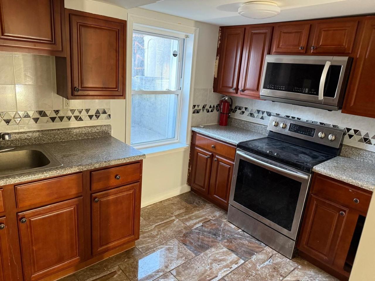 1221 S 52nd St - Photo 3 of 8