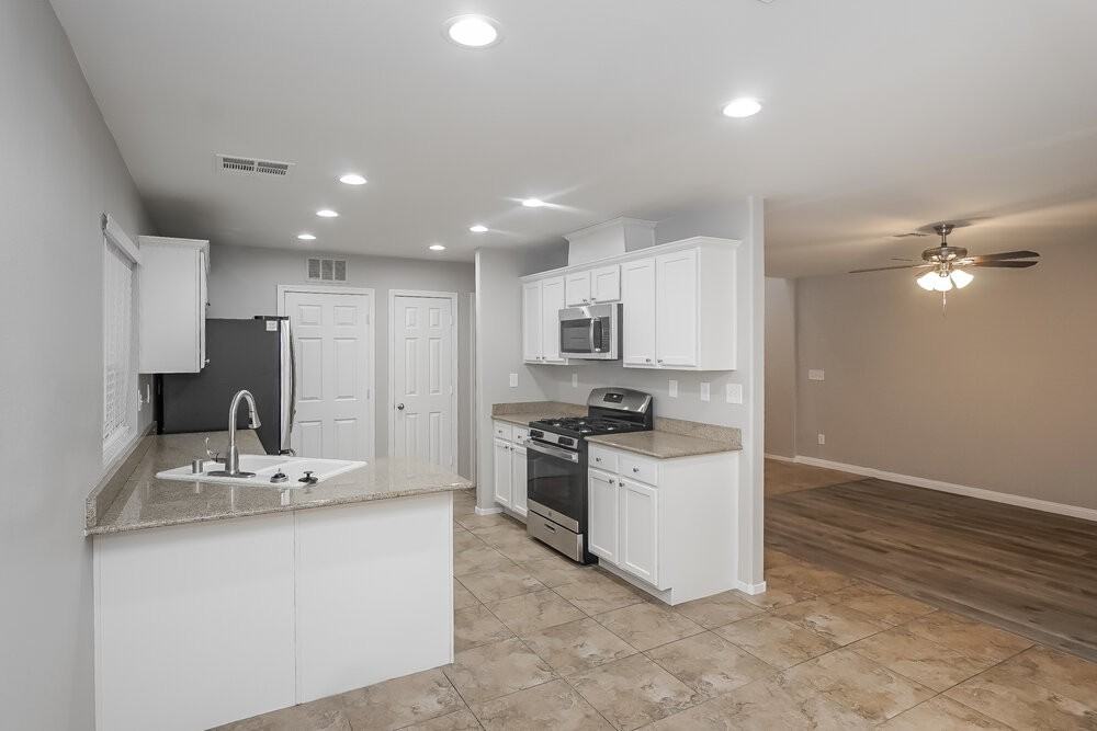 8064 Torremolinos Ave - Photo 7 of 17