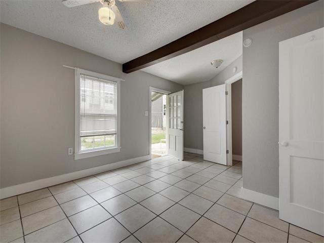 605 Elmwood Pl #B - Photo 3 of 11