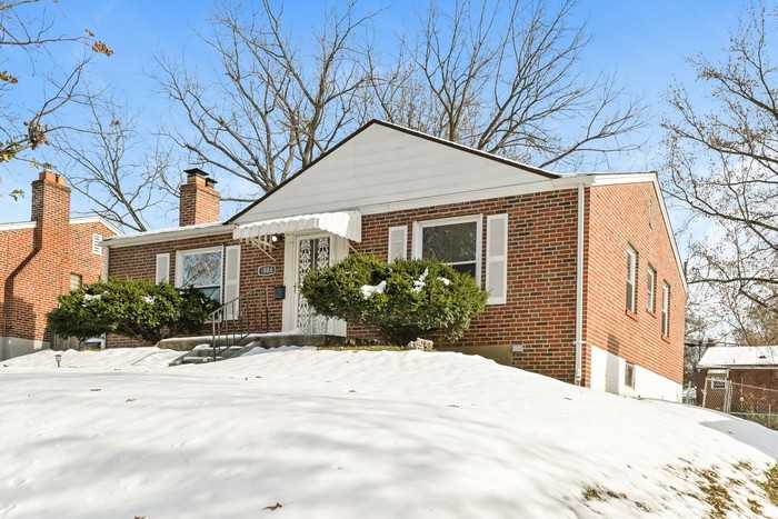 1086 Wilshire Ave - Photo 2 of 17