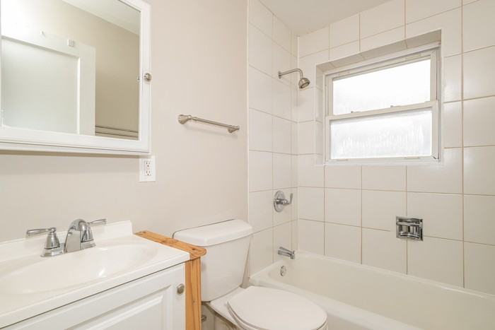 1086 Wilshire Ave - Photo 6 of 17
