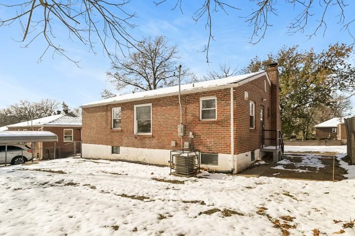 1086 Wilshire Ave - Photo 5 of 17