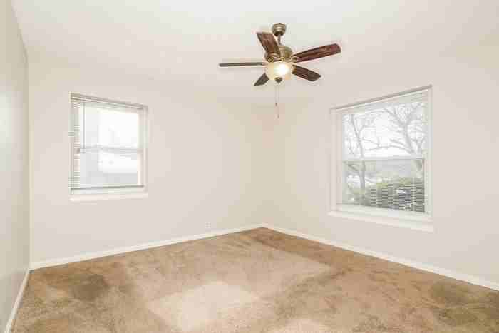 1086 Wilshire Ave - Photo 7 of 17