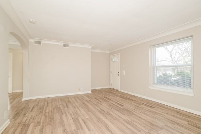 1086 Wilshire Ave - Photo 6 of 17