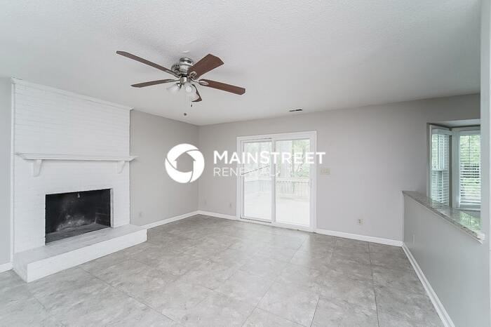 1913 Dembrigh Ln - Photo 4 of 17