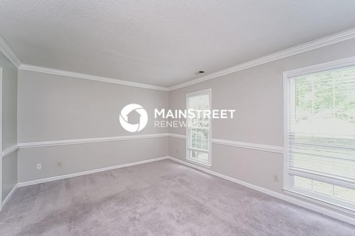 1913 Dembrigh Ln - Photo 5 of 17