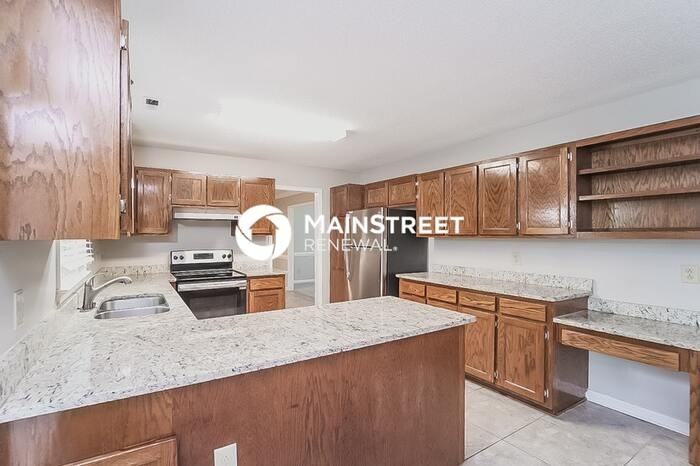 1913 Dembrigh Ln - Photo 7 of 17