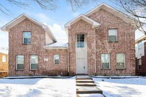 featured image of 2911 Tangleglen Drive