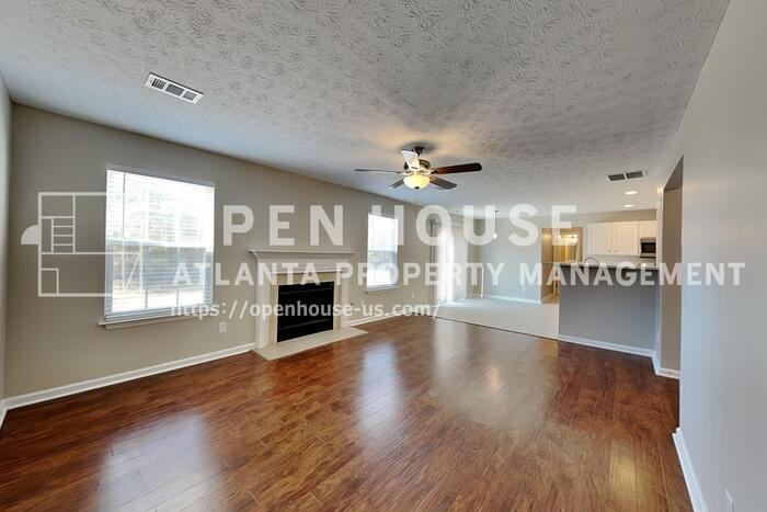 7550 Springmill Ct - Photo 5 of 26