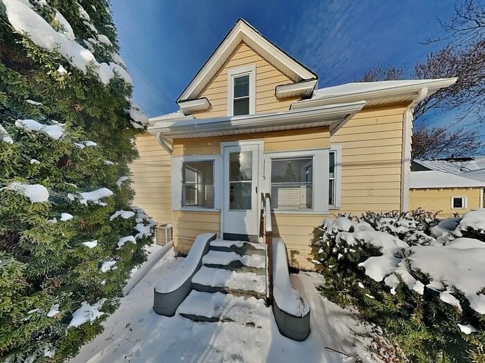 1115 19th Ave Ne - Photo 2 of 24