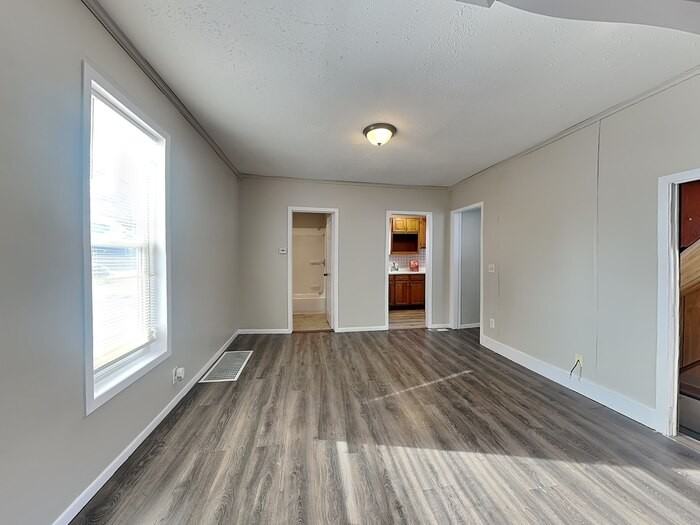 1115 19th Ave Ne - Photo 6 of 24