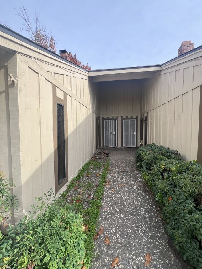 5755 Haskell Ave - Photo 2 of 18