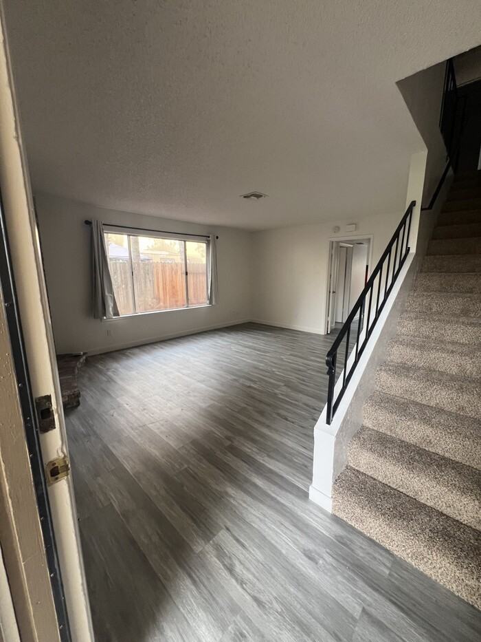 5755 Haskell Ave - Photo 3 of 18