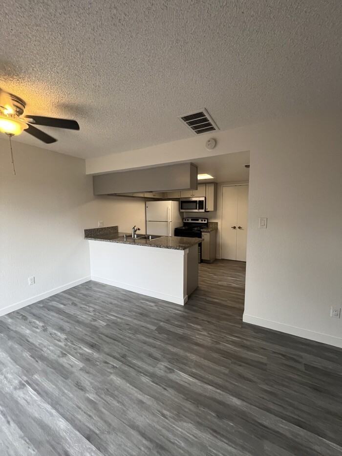 5755 Haskell Ave - Photo 4 of 18