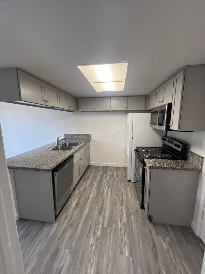 5755 Haskell Ave - Photo 5 of 18