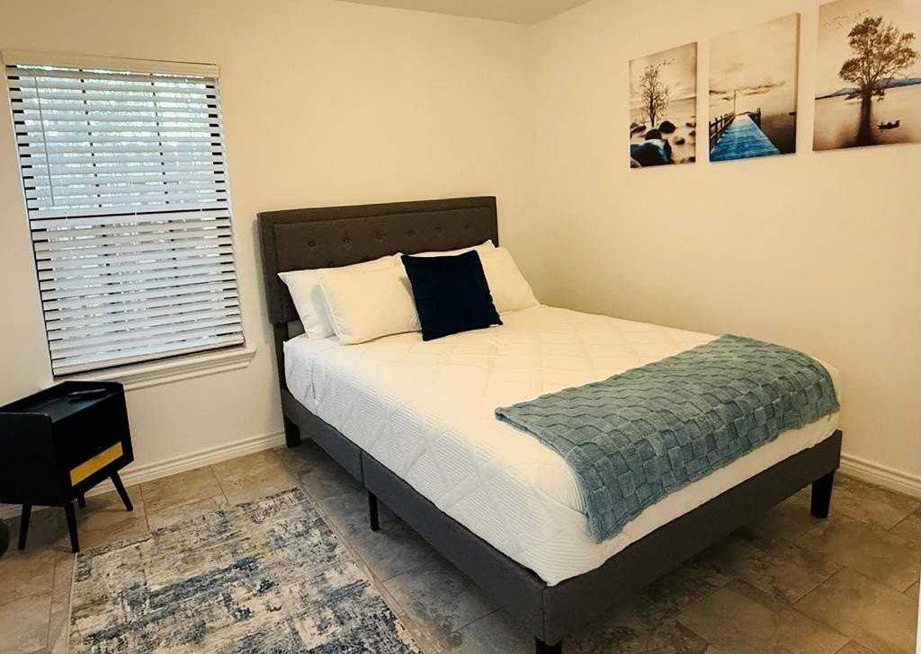 1454 E Garrison St - Photo 5 of 12