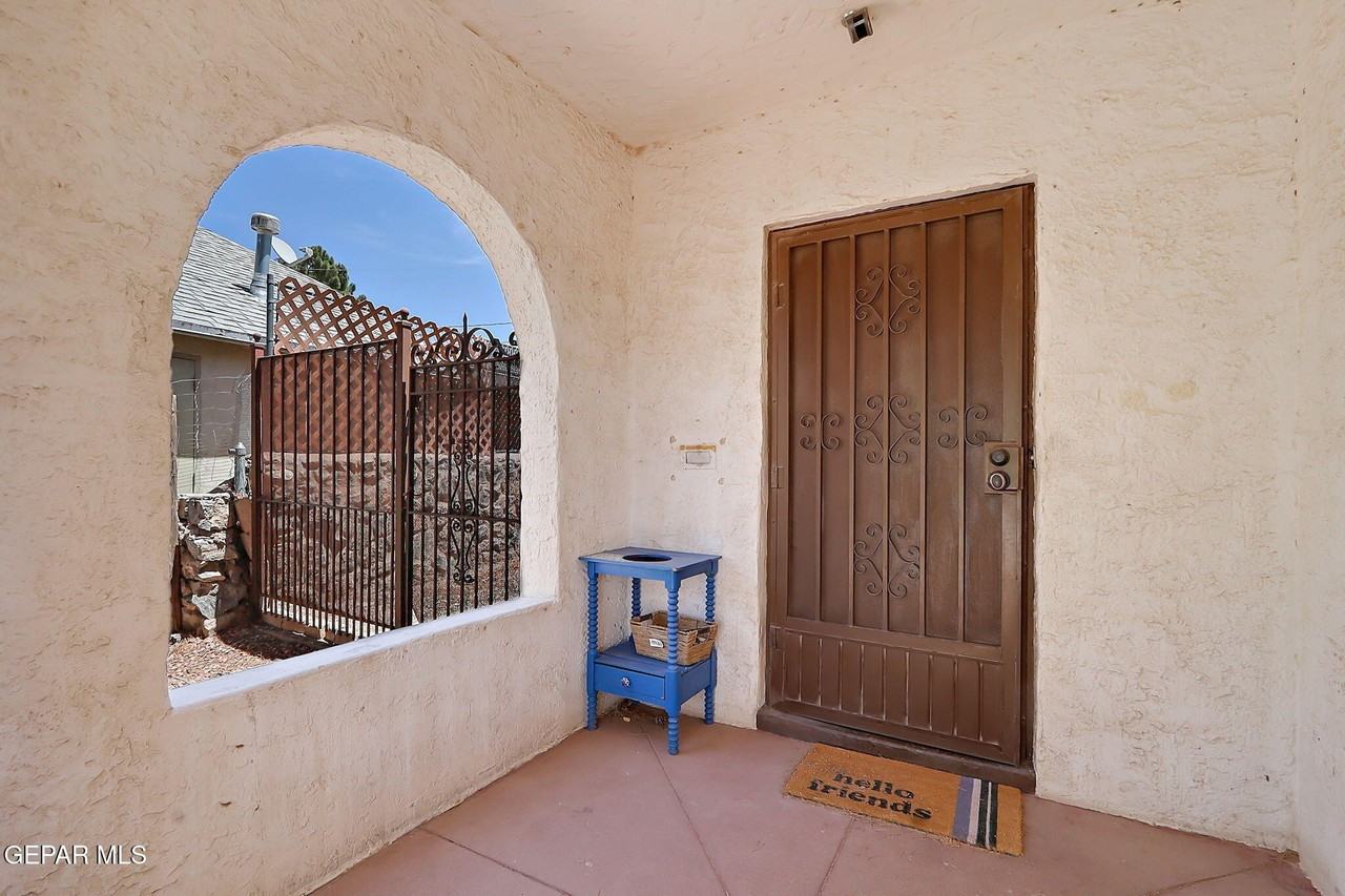 1104 Madeline Dr - Photo 5 of 50