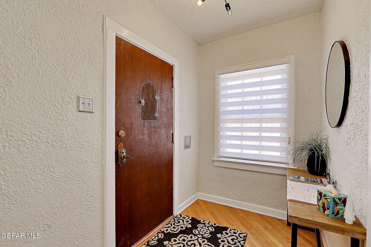 1104 Madeline Dr - Photo 6 of 50