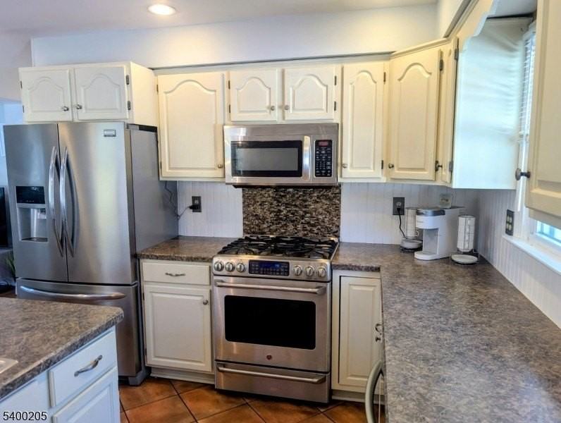 190 Oak Street - Photo 6 of 25