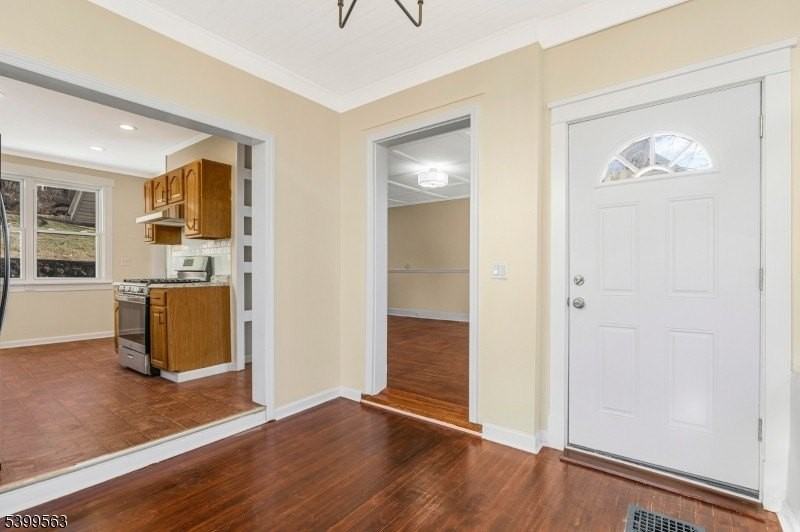 16 Tisco Ave - Photo 4 of 28